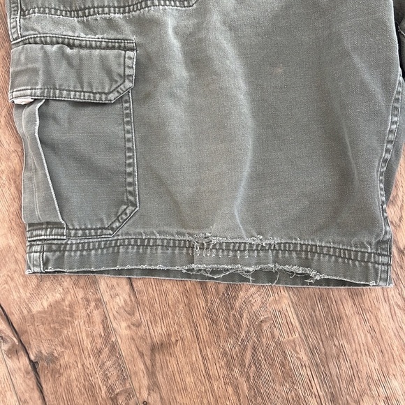 Vintage Cherokee Distressed Olive Green Cargo Utility Shorts - Picture 7 of 8